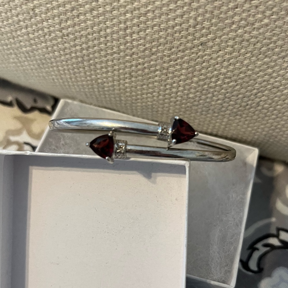 925 Sterling Silver bangle bracelet with garnets